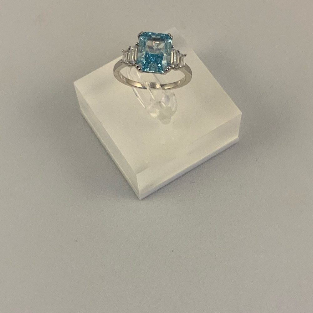 1ct Radiant Aquamarine Ring - Picture 6 of 16
